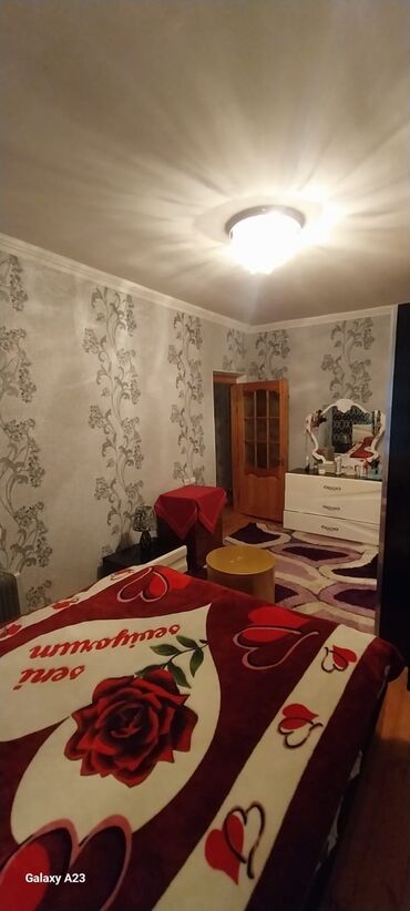 Həyət evləri və villaların satışı: Satılır: həyət evi - Geniş, hasarlı həyət: dəmir darvaza, betonlanmış — 12