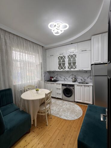 inqilab kirayə evlər: 3 комнаты, 90 м², Свежий ремонт