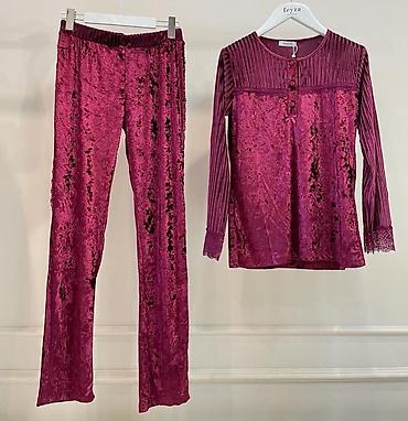 Домашние костюмы: Пижамы больших размеров
Пижамы 
Сорочки
ХалатЫ
И другие — 23