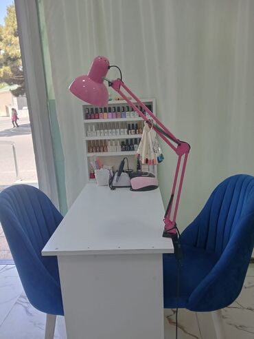 salon refi: İşlənmiş, Manikür üçün masa