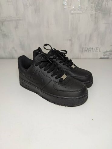 tajota t: Nike Air force оригинал 
кожа размер 37 . 37.5