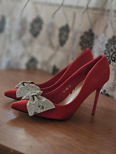 mersedes smart: Qadın ayaqqabı dəsti 1) Qırmızı stiletto tuflilər - Model: A-180 - — 2