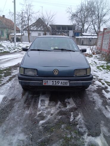 купить volkswagen b3: Volkswagen Passat: 1989 г., 1.8 л, Механика, Бензин, Седан