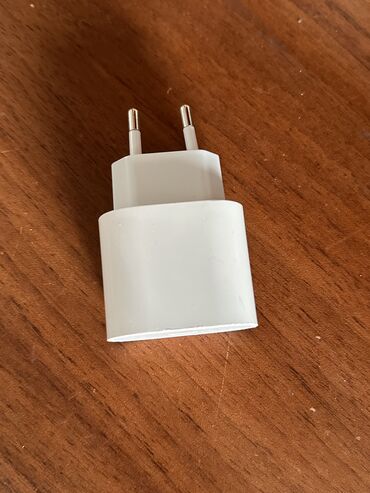 33 watt adapter: Adapter Apple, 20 Vt, İşlənmiş