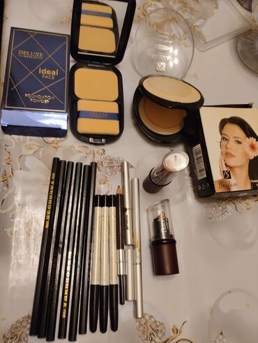 Ziyafət donları: Məhsul paketi: ayaqqabı və geyim 1) Qırmızı idman ayaqqabıları - — 37