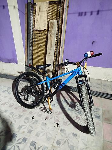 Velosipedlər: Dağ velosipedi – 27.5” təkərlər, alüminium gövdə, ön amortizatorlu — 5