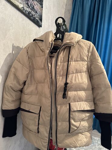 зимние женские куртки с капюшоном: Пуховик, Короткая модель, Made in KG, С капюшоном, M (EU 38)