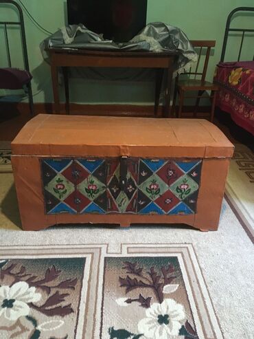 ucuz kilim: Çox qədim sandig satılır demek olar ki teze kimidir