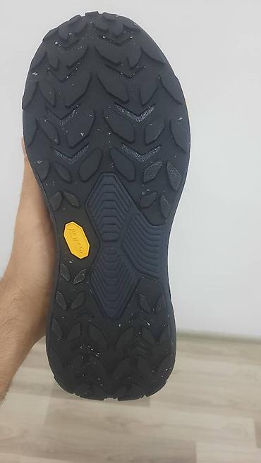 Кроссовки и спортивная обувь: Salam. Ayaqqabı HOKA modelinə aiddir. Ölçüsü 9.5 Bizim ölçü ilə 43.5 — 5