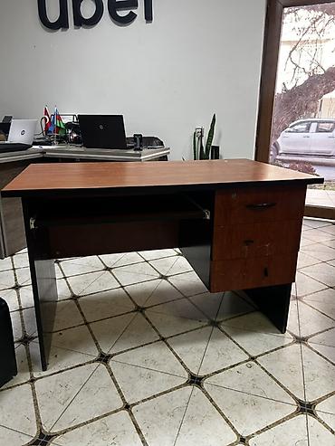 kamputer masası: Ofis masası – kompyuter və yazı işləri üçün funksional model - — 1
