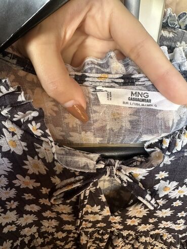 Ətəklər: Qadın geyimləri dəsti 1) Qara-ağ çiçək naxışlı ətək - Rəng: krem fon — 2