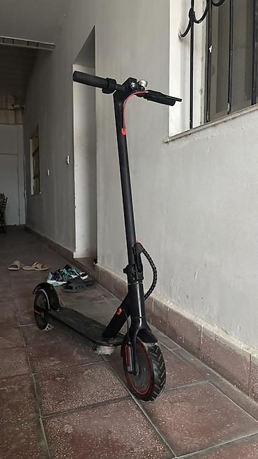 İşlənmiş Elektrik samokat 10", 251 - 350 Vt, 26 - 35 km/s, Ünvandan götürmə