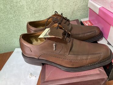туфли мужские 42 размер: Продаётся мужской туфли коричневого цвета. Новый. 42 размер