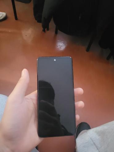 Другие мобильные телефоны: Смартфон с безрамочным дисплеем и фронтальной камерой в круглой выемке — 9