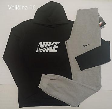 Komplet trenerke: Velicine pisu na slici 
2200 din — 7