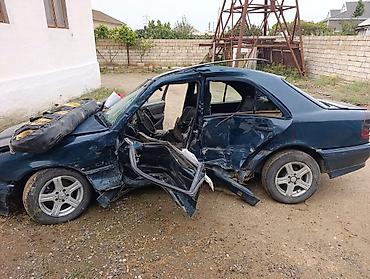 daewoo nexia 2005: Mercedes-Benz C 180: 1.8 l | 1998 il Sedan — 2