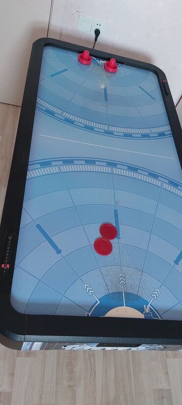 Maskalar, eynəklər: Elektron Air Hockey masa oyunu - Şəbəkəyə qoşulan ventilyasiyalı