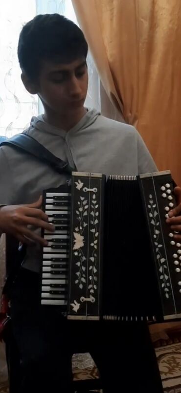 Təhsil, elm: Musiqiçiyəm.Qarmon ifa edirəm.Qarmonum zakazdır.11 illik Müslüm