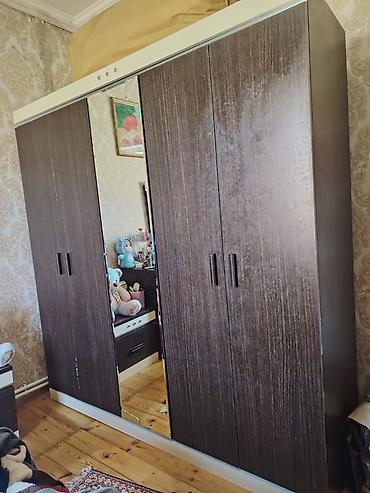 Dörd qapılı paltar şkafı - Material: taxta əsaslı laminat, tünd