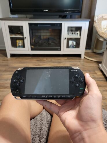 PSP (Sony PlayStation Portable): Продам псп срочно, все работает есть игры