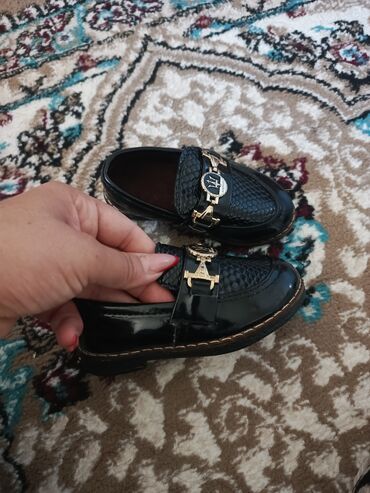 ked mokasinlər: Uşaq üçün klassik loafer ayaqqabı - Rəng: Qara (parlaq lak effektli)