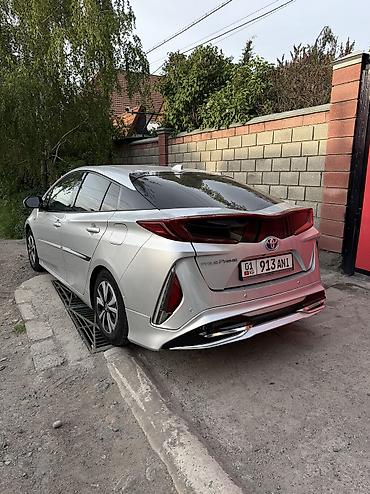 byd e6: Toyota Prius: 2017 г., 1.8 л, Электромобиль, Хэтчбэк — 2