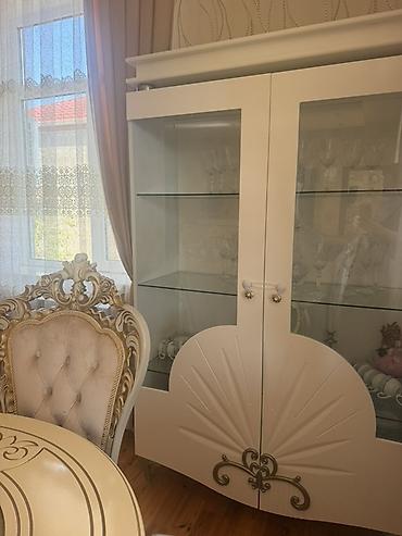 iskaf: Ağ rəngli vitrin-bufet - Klassik-stil dizayn: ön hissədə günəş şüası — 2