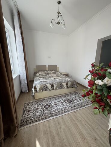 тамчы комната: Номер, BUGU guesthouse Чолпон-Ата, Балдар аянтчасы, Унаа токтотуучу жай, унаа туруучу жай, Коргоодогу аймак