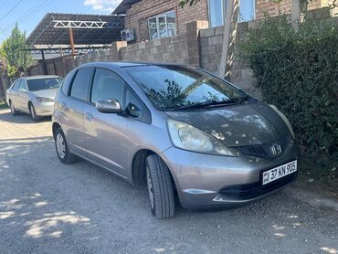 шаран 1 9: Honda Fit: 2008 г., 1.3 л, Автомат, Бензин, Седан