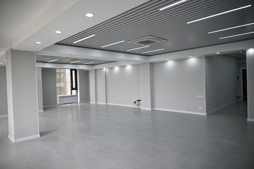 продаю офис 107 м² с ремонтом с мебелью административное здание 1 этаж: Ижарага берем Офистик, 107 кв. м, Бизнес борборунда, 1-катар, Өзүнчө кире бериши менен, Коопсуздук системасы менен