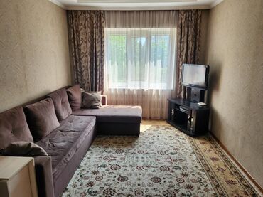 продаю квартиру 10 микрорайон: 2 комнаты, 50 м², 105 серия, 3 этаж, Евроремонт