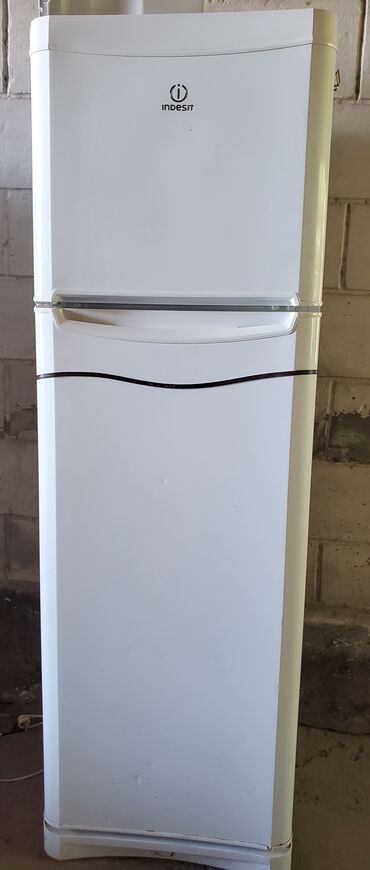 компютер бу: Холодильник Indesit, Б/у, Двухкамерный, De frost (капельный), 60 * 1 * 50