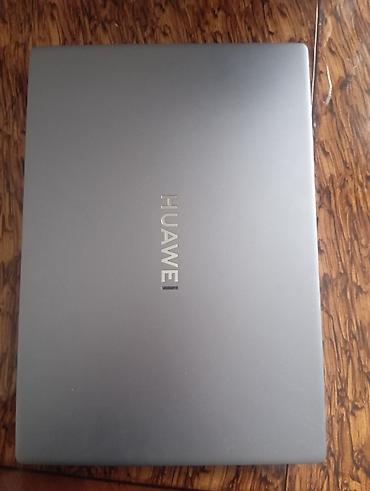 Huawei noutbuk – metalik boz gövdə, nazik və yüngül dizayn. Üst