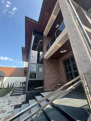 Продажа коттеджей и домов: 6 комнат и более, 300 м², Бишкек at lalafo.kg — 2 Продажа коттеджей и домов: 6 комнат и более, 300 м², Бишкек — 2