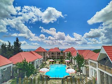 gence gulustan qesebesinde evler: F Garden Holiday Village Sheki 2 nəfərlik otaq 80 Azn 3 nəfərlik otaq — 10