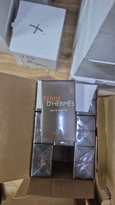 Ətriyyat: Müxtəlif brend və üslublarda ətirlər toplusu optavoy ve perakende — 8