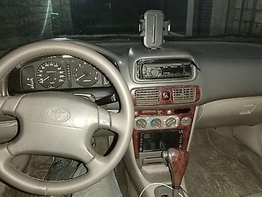 Toyota Corolla: 1.6 l | 1999 il Sedan