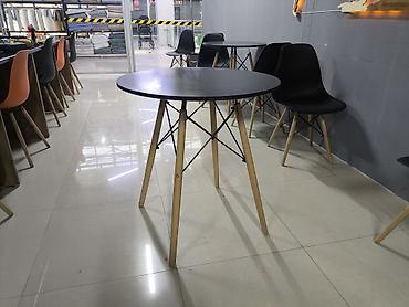 study table: Набор мебели в современном стиле: круглый обеденный стол и пластиковые — 7