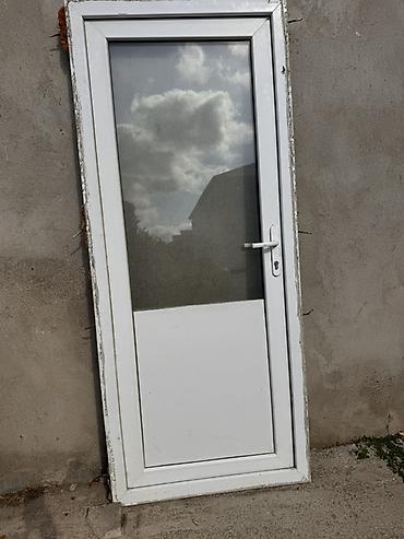 i̇şıq: PVC giriş/balkon qapısı Hündürlük 2 m; en 85sm - Material: ağ rəngli — 1