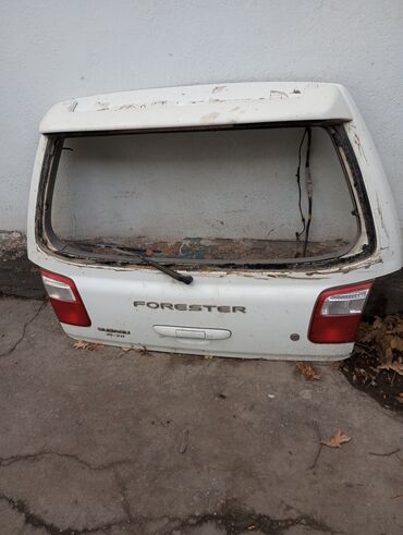 r16 subaru: Крышка багажника Subaru 2000 г., Б/у, цвет - Белый,Оригинал