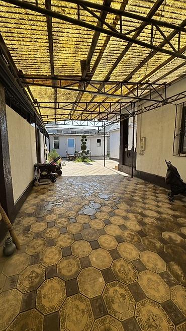 Продажа коттеджей и домов: 🏡 **Продаётся просторный дом в Бишкеке (Кара-Жыгач ж/м)** 🛏️ 4 — 14