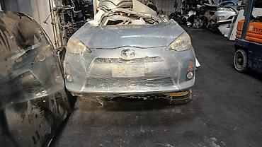 Передняя часть автомобиля (клип) Toyota Prius C / Aqua Состав
