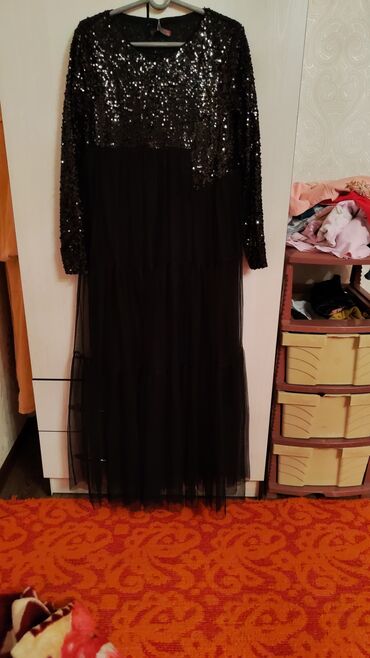вечернее чёрное платье: Вечернее платье, С пайетками
