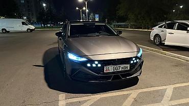 bye e5: Hyundai Elantra: 2021 г., Робот, Бензин, Лифтбек — 4