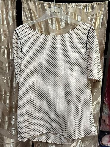 Рубашки: Классическая женская рубашка с коротким рукавом, выполненная из легкой — 9