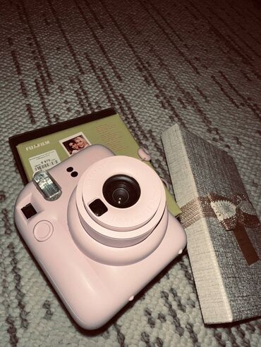 инстакс мини 12: Instax Mini 12 (розовый) Состояние отличное, работает без проблем