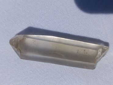 Kristali i minerali: Ovaj prirodni mineralni uzorak prikazuje kombinaciju zemljanih tonova — 12