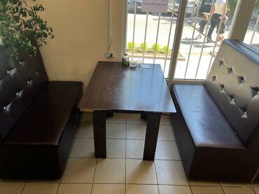 детский стол и стул: Продаётся мебель для кафе/столовой 10 диванов, 5 одиноковых столов