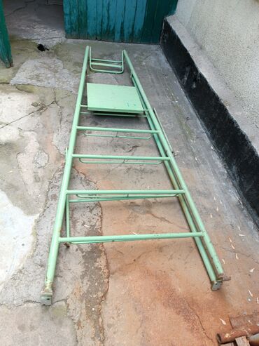 веревочная лестница: Лестница стремянка 
железная очень устойчивая 
3 метра
4500 сом