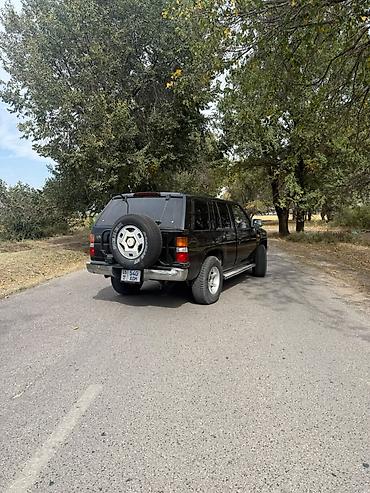 крыло на ниву: Nissan Terrano: 1993 г., 2.7 л, Автомат, Дизель, Внедорожник — 2